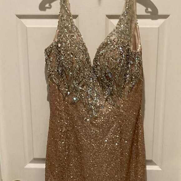 ELEGANT MOTHER OF THE BRIDE - PROM - BRIDESMAID - GOLDEN EMBELISHED GOWN - Picture 2 of 6